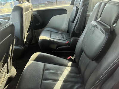 2015 Chrysler Town and, $3995. Photo 6