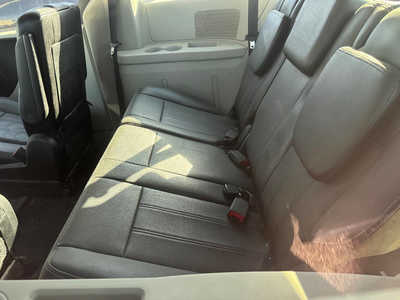 2015 Chrysler Town and, $3995. Photo 7