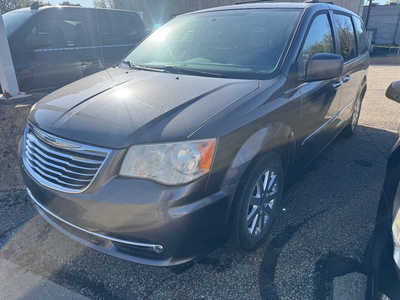 2015 Chrysler Town and, $3995. Photo 1