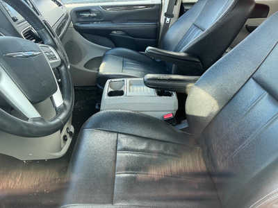 2016 Chrysler Town & Country, $3800. Photo 2