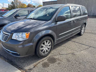 2016 Chrysler Town & Country, $3800. Photo 1