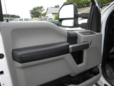 2017 Ford F250 Crew Cab, $26495. Photo 11