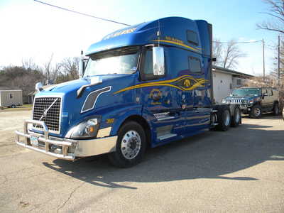 2016 Volvo Semi Tractor, $28995. Photo 3
