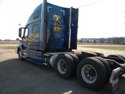 2016 Volvo Semi Tractor, $28995. Photo 7