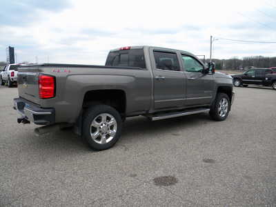 2017 Chevrolet 2500 Crew Cab, $48995. Photo 4