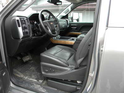 2017 Chevrolet 2500 Crew Cab, $48995. Photo 6