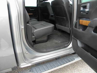 2017 Chevrolet 2500 Crew Cab, $48995. Photo 10