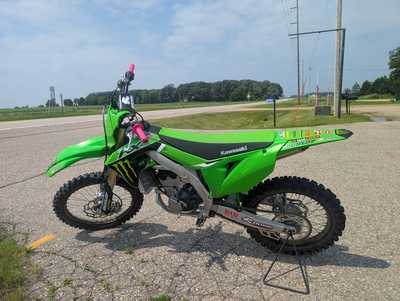 2022 Kawasaki Motorcycle, $4800. Photo 1