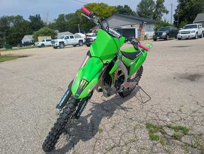 2022 Kawasaki Motorcycle, $4800. Photo 2