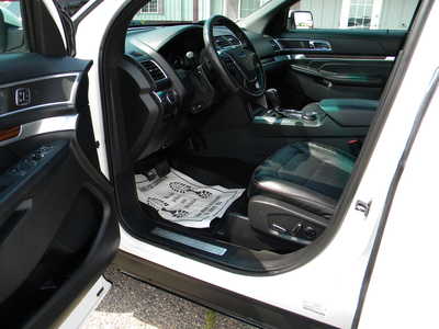 2016 Ford Explorer, $14995. Photo 10