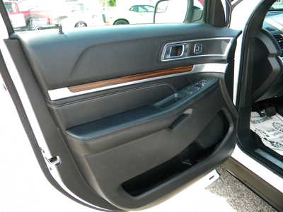 2016 Ford Explorer, $14995. Photo 11