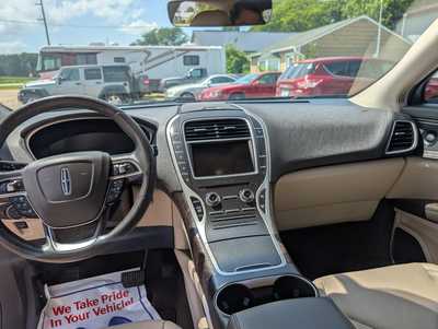 2019 Lincoln Nautilus, $21995. Photo 12