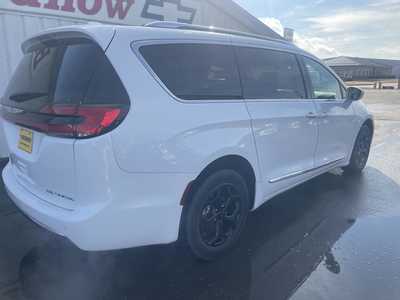 2021 Chrysler Pacifica, $24999.00. Photo 2