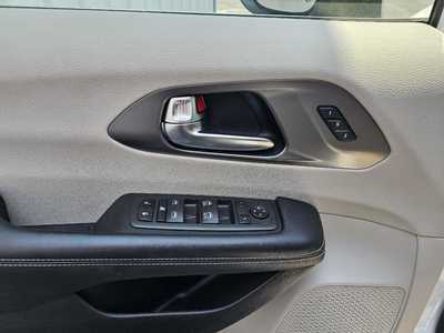 2023 Chrysler Pacifica, $21990.00. Photo 10