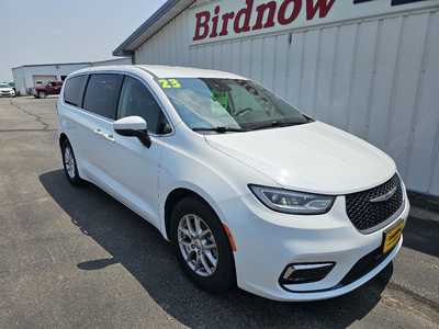 2023 Chrysler Pacifica, $21990.00. Photo 2