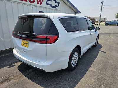 2023 Chrysler Pacifica, $21990.00. Photo 4