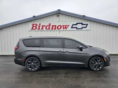2018 Chrysler Pacifica, $14599.00. Photo 1
