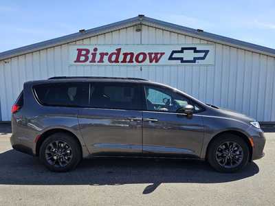 2021 Chrysler Pacifica, $27899.00. Photo 1