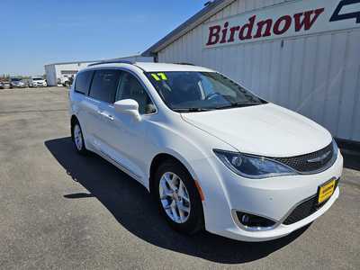 2017 Chrysler Pacifica, $11599.00. Photo 2