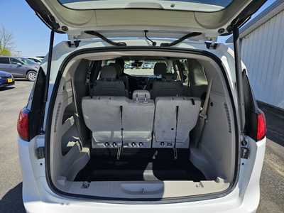 2017 Chrysler Pacifica, $11599.00. Photo 6