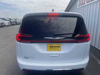 2025 Chrysler Pacifica, $32899.00. Photo 10
