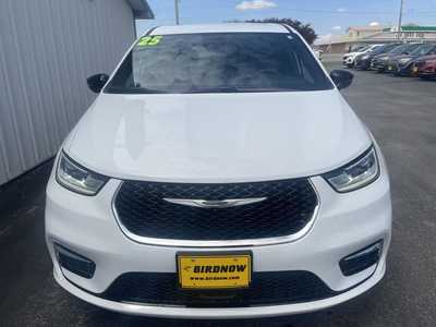 2025 Chrysler Pacifica, $32899.00. Photo 4
