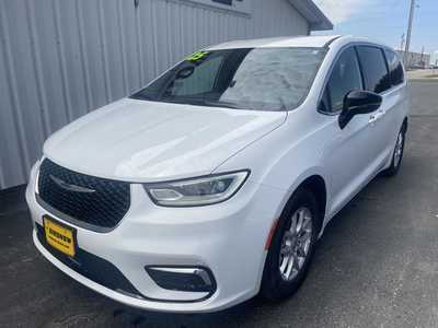 2025 Chrysler Pacifica, $32899.00. Photo 5
