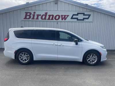 2025 Chrysler Pacifica, $32899.00. Photo 1