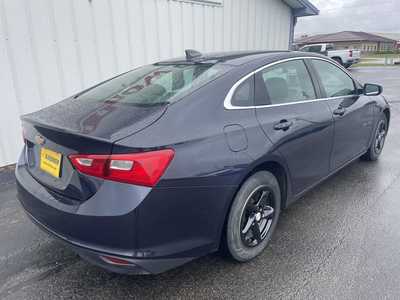 2017 Chevrolet Malibu, $8999.00. Photo 2