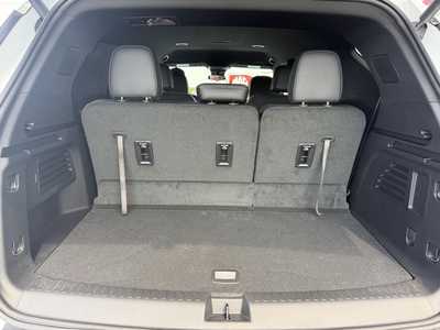 2025 Chevrolet Traverse, $45195.00. Photo 9
