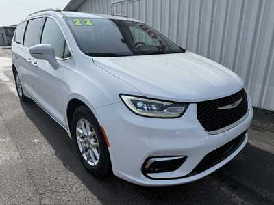 2022 Chrysler Pacifica, $19990.00. Photo 2