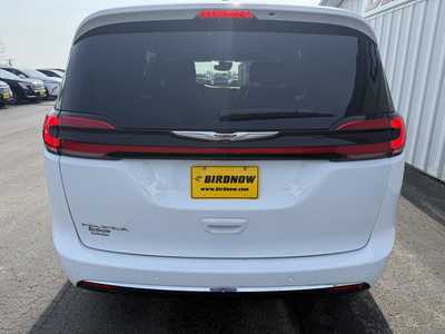 2022 Chrysler Pacifica, $19990.00. Photo 9