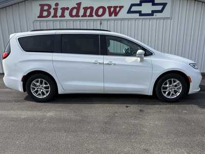 2022 Chrysler Pacifica, $19990.00. Photo 1