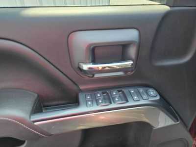 2017 Chevrolet 1500 Crew Cab, $21699.00. Photo 9