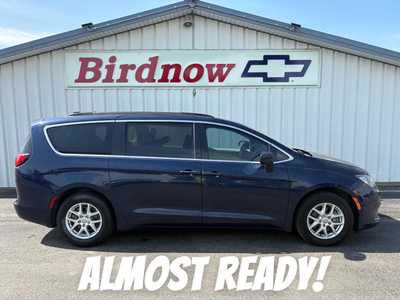 2020 Chrysler Voyager, $12990.00. Photo 1