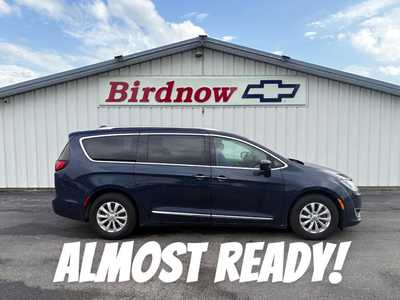 2018 Chrysler Pacifica, $11990.00. Photo 1