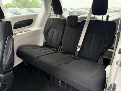 2023 Chrysler Voyager, $15999.00. Photo 11