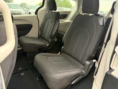 2023 Chrysler Voyager, $15999.00. Photo 12