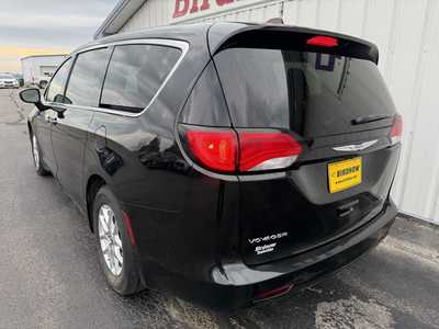 2023 Chrysler Voyager, $15999.00. Photo 7