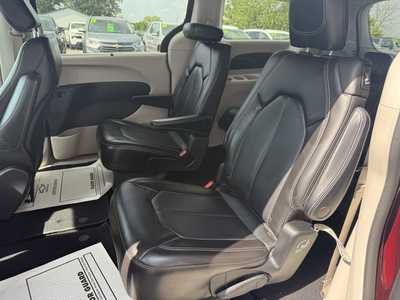 2021 Chrysler Voyager, $18699.00. Photo 12