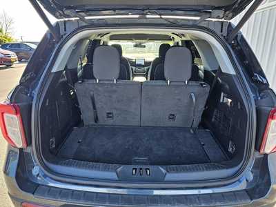 2022 Ford Explorer, $31860.00. Photo 6