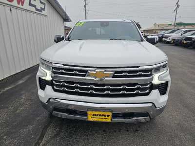 2022 Chevrolet 1500 Crew Cab, $38750.00. Photo 3