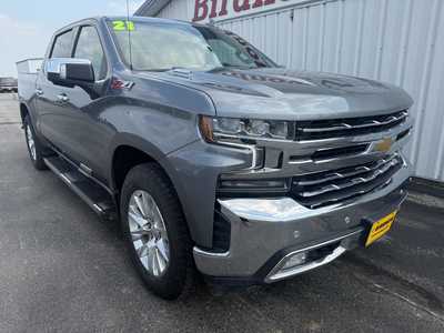2021 Chevrolet 1500 Crew Cab, $33995.00. Photo 2