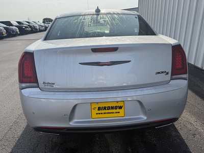 2022 Chrysler 300, $21395.00. Photo 6