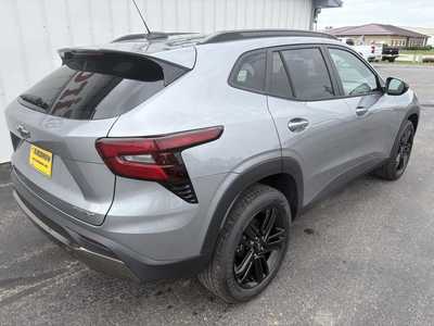 2025 Chevrolet Trax, $25840.00. Photo 2