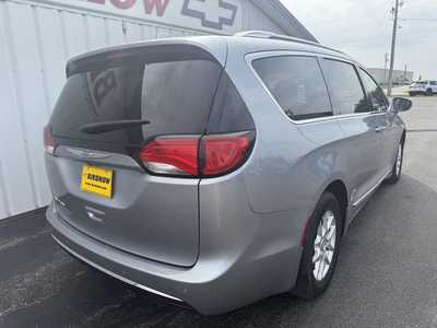 2020 Chrysler Pacifica, $16855.00. Photo 2