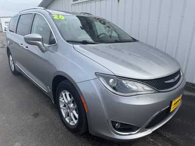 2020 Chrysler Pacifica, $16855.00. Photo 3