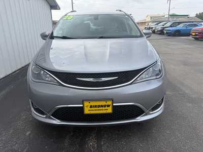 2020 Chrysler Pacifica, $16855.00. Photo 4