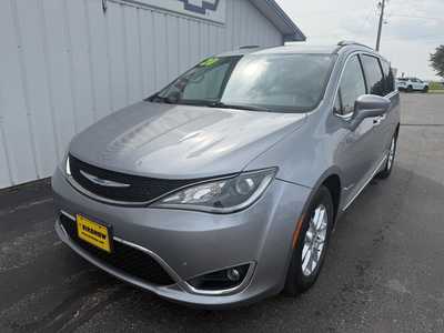 2020 Chrysler Pacifica, $16855.00. Photo 5