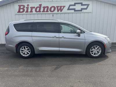 2020 Chrysler Pacifica, $16855.00. Photo 1